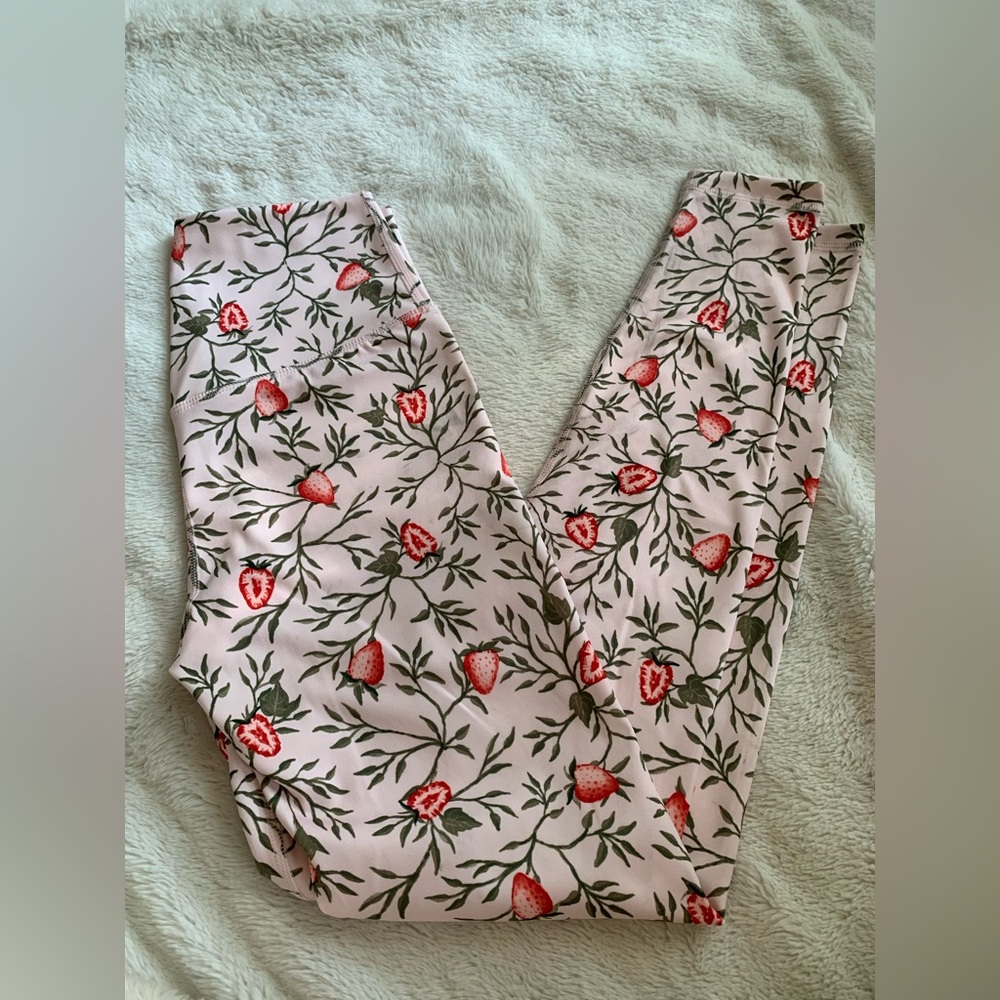 NWT Glyder Strawberry Print Leggings